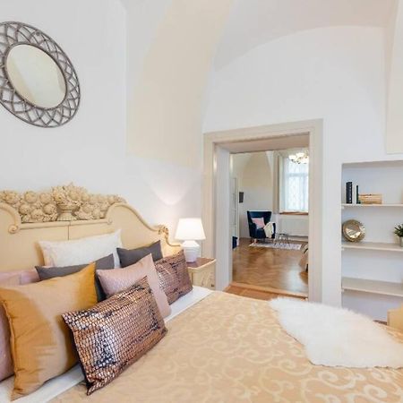 Rose Apartments / Romantic & Cozy / City Center Praag Buitenkant foto