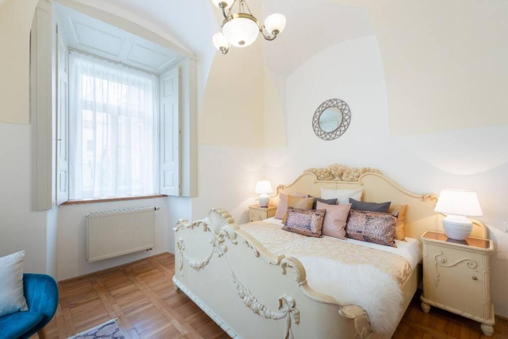 Rose Apartments / Romantic & Cozy / City Center Praag Buitenkant foto