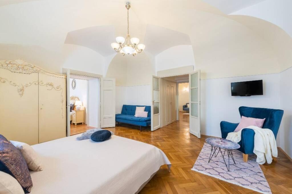 Rose Apartments / Romantic & Cozy / City Center Praag Buitenkant foto