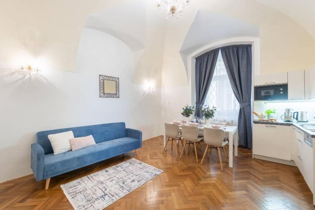 Rose Apartments / Romantic & Cozy / City Center Praag Buitenkant foto