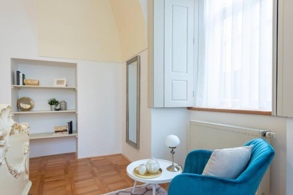 Rose Apartments / Romantic & Cozy / City Center Praag Buitenkant foto