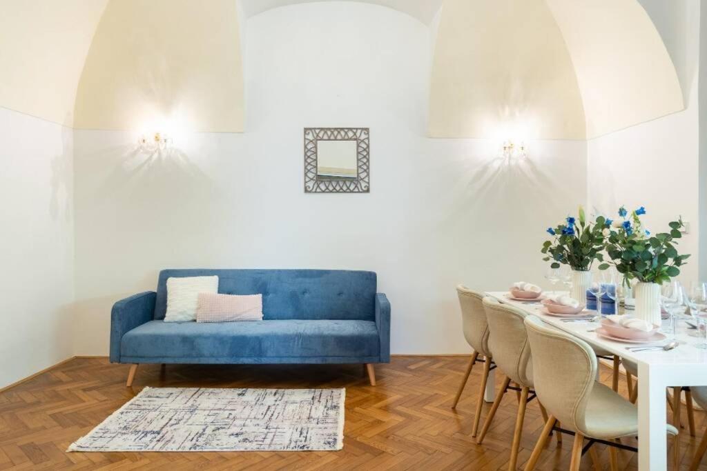 Rose Apartments / Romantic & Cozy / City Center Praag Buitenkant foto