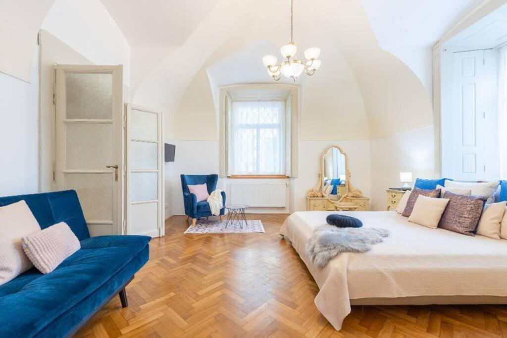Rose Apartments / Romantic & Cozy / City Center Praag Buitenkant foto