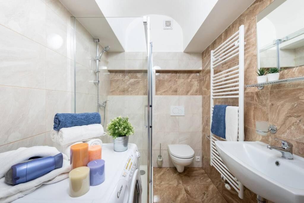 Rose Apartments / Romantic & Cozy / City Center Praag Buitenkant foto