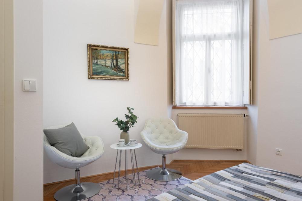 Rose Apartments / Romantic & Cozy / City Center Praag Buitenkant foto