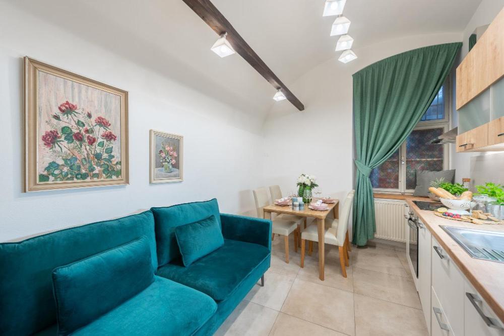 Rose Apartments / Romantic & Cozy / City Center Praag Buitenkant foto