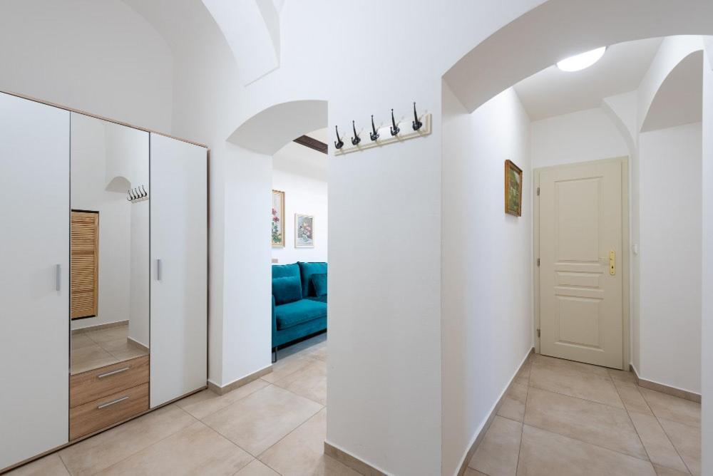 Rose Apartments / Romantic & Cozy / City Center Praag Buitenkant foto