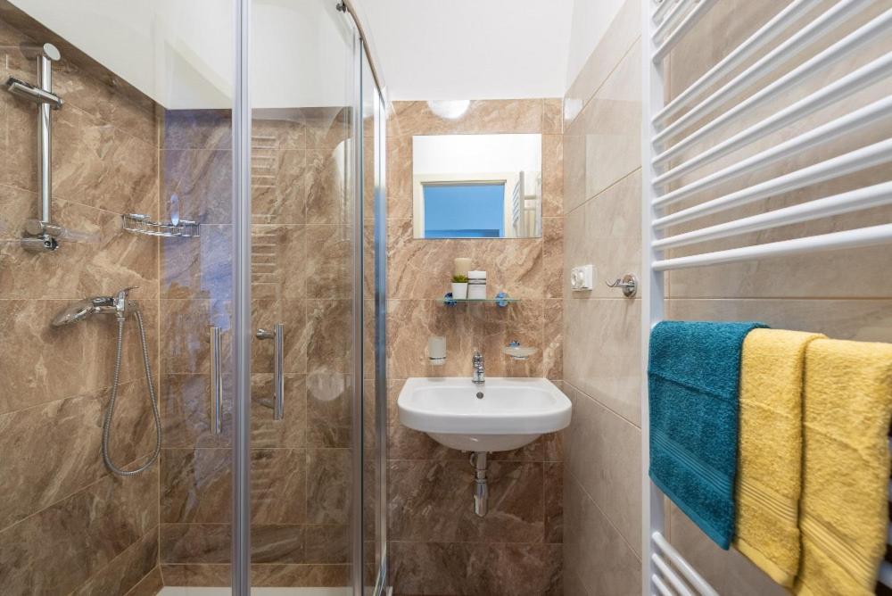 Rose Apartments / Romantic & Cozy / City Center Praag Buitenkant foto
